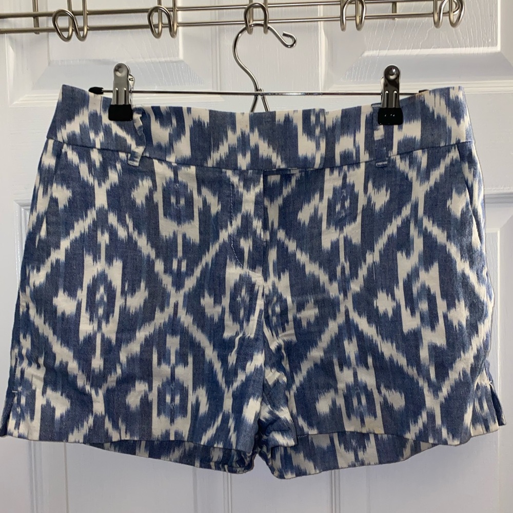 3 for $20 Ann Taylor Loft - Riviera Shorts - Blue & White Aztec Print 4” inseam